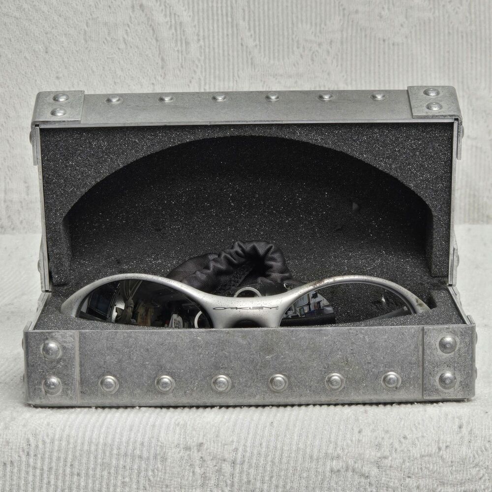 Rare Silver Oakley Metal Vault Case Vintage Broken Eye Jacket Sunglass Set 90s